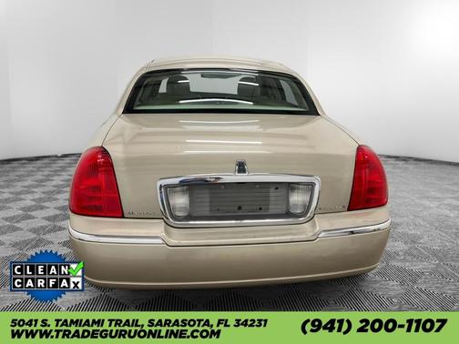2006 Lincoln Town Car Signature