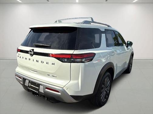 2023 Nissan Pathfinder SL 4WD