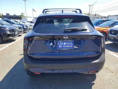 2025 Nissan Kicks SR