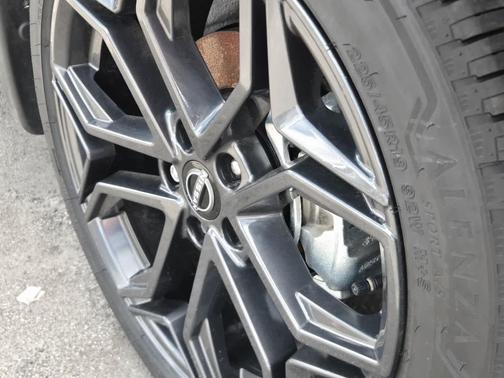 2T WHT BLK 2026 Nissan Kicks SR