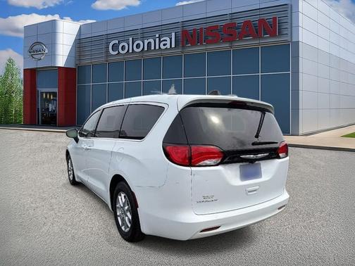 Bright White Clearcoat 2022 Chrysler Voyager LX