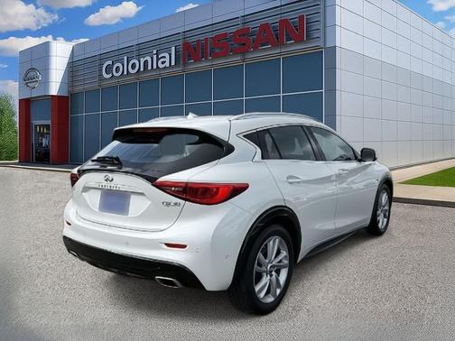 2017 INFINITI QX30 Premium