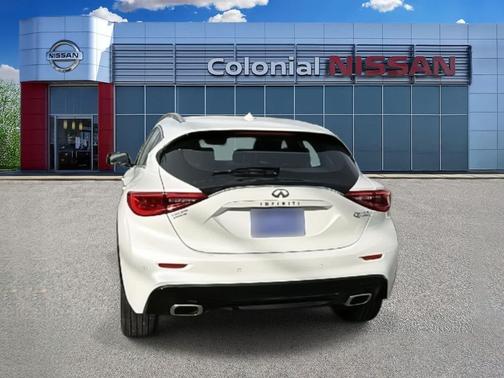2017 INFINITI QX30 Premium