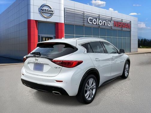 2017 INFINITI QX30 Premium