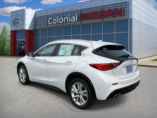 2017 INFINITI QX30 Premium