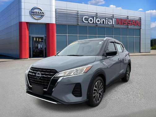 Gray/Super Black 2022 Nissan Kicks SV