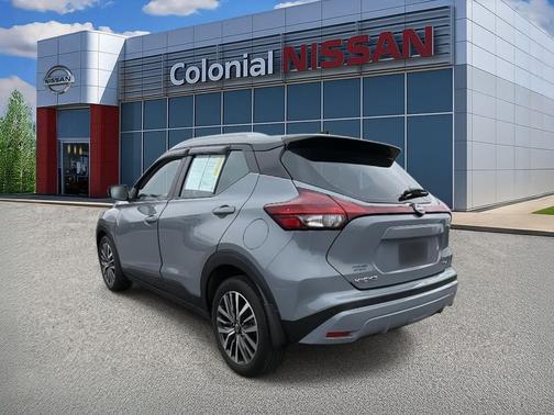 Gray/Super Black 2022 Nissan Kicks SV