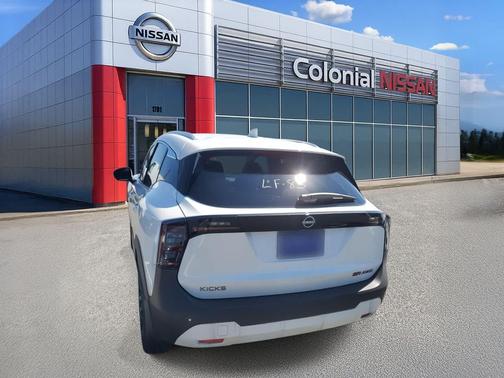 2025 Nissan Kicks SR