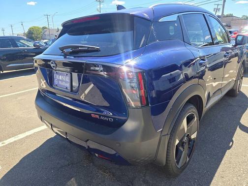 2025 Nissan Kicks SR