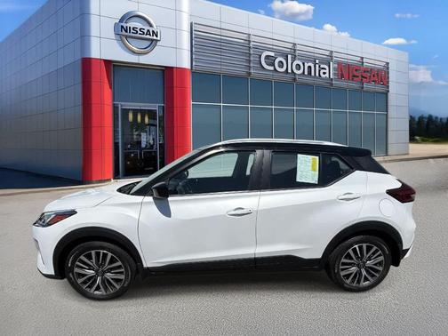Aspen White/Super Black 2021 Nissan Kicks SV