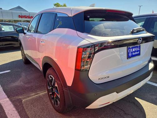 2025 Nissan Kicks SV