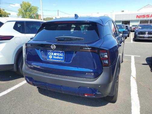 2025 Nissan Kicks SV