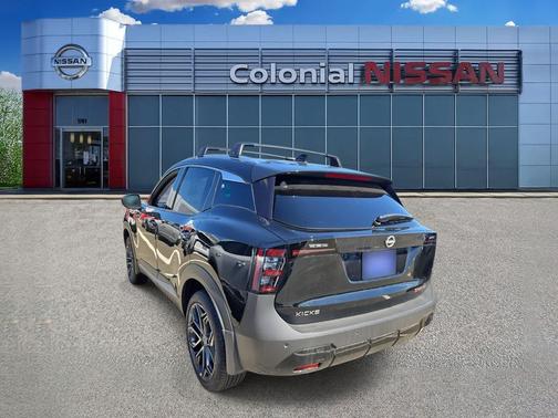 2025 Nissan Kicks SR