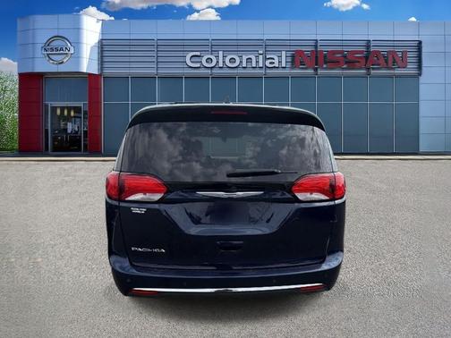 2018 Chrysler Pacifica Touring-L