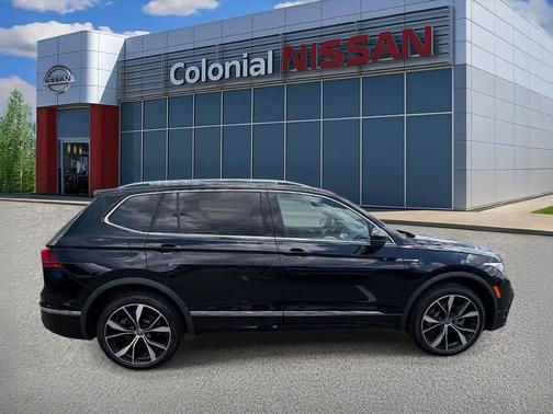 Deep Black Pearl 2023 Volkswagen Tiguan 2.0T SEL R-Line 4MOTION