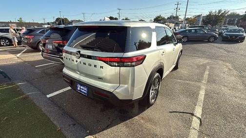 2022 Nissan Pathfinder S 4WD