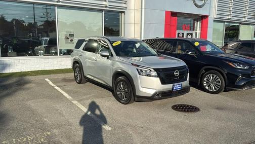 2022 Nissan Pathfinder S 4WD
