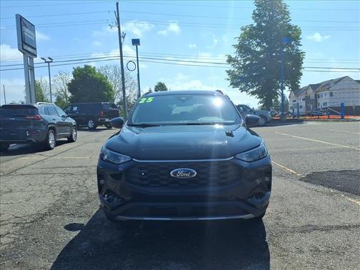 Agate Black 2025 Ford Escape ST-Line Select