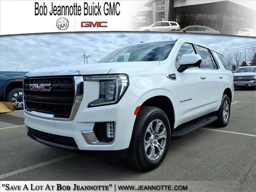Summit White 2023 GMC Yukon SLE