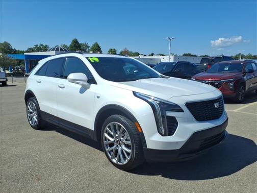 Crystal White Tricoat 2019 Cadillac XT4 Sport