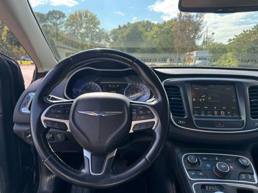 2017 Chrysler 200 Limited