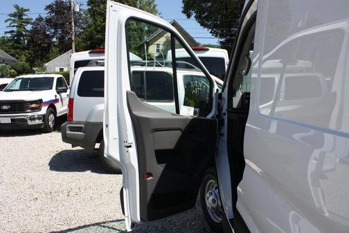 2025 Ford Transit-250 148 WB Medium Roof Cargo