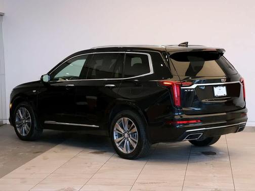 2022 Cadillac XT6 Premium Luxury FWD