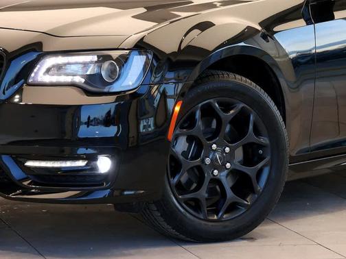 2023 Chrysler 300 Touring L