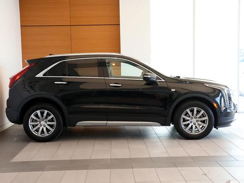 Stellar Black Metallic 2023 Cadillac XT4 Premium Luxury