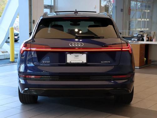 2022 Audi e-tron Premium Plus