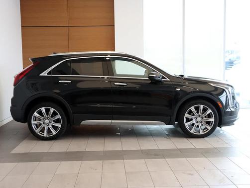 2022 Cadillac XT4 Premium Luxury