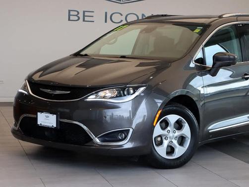 2017 Chrysler Pacifica Touring-L Plus