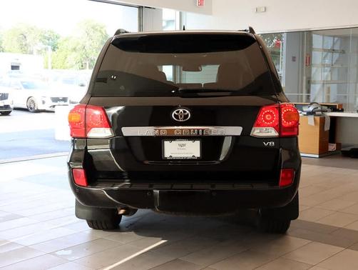 2013 Toyota Land Cruiser V8