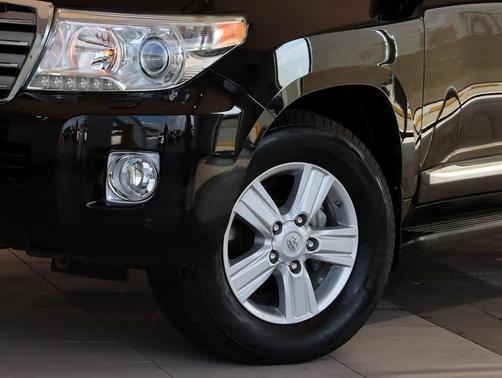 2013 Toyota Land Cruiser V8