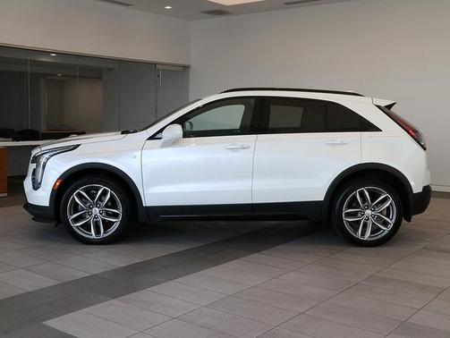 Photo 2 of 32 of 2019 Cadillac XT4 Sport