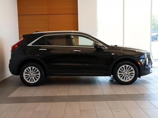 Stellar Black Metallic 2024 Cadillac XT4 Luxury