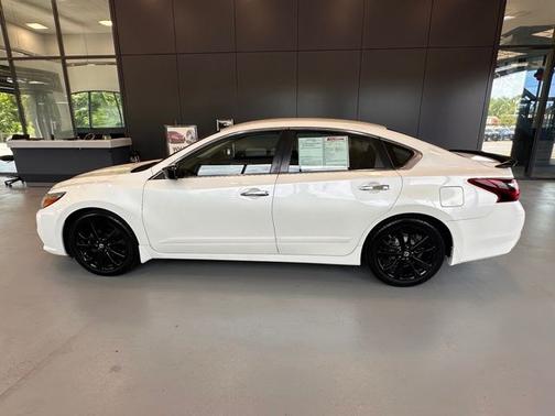 Pearl White 2017 Nissan Altima 2.5 SR