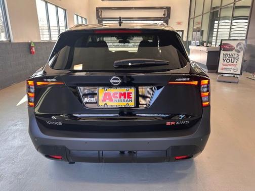 Super Black 2026 Nissan Kicks SR