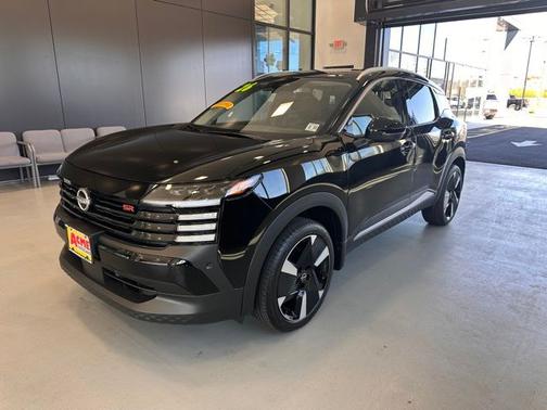 Super Black 2026 Nissan Kicks SR