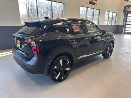 Super Black 2026 Nissan Kicks SR