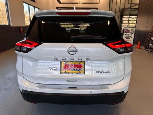 Everest White Pearl 2024 Nissan Rogue SV