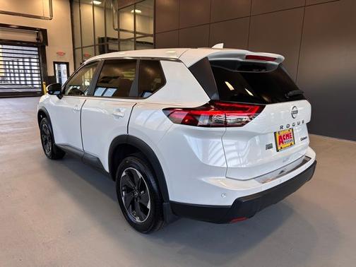 Everest White Pearl 2024 Nissan Rogue SV
