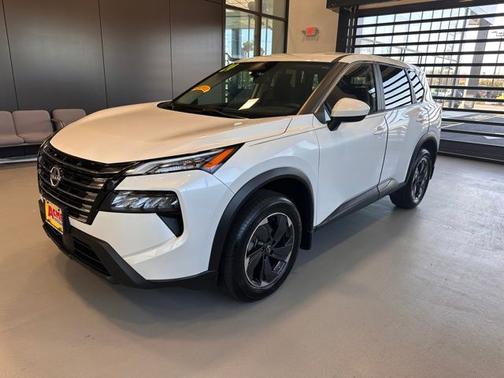 Everest White Pearl 2024 Nissan Rogue SV