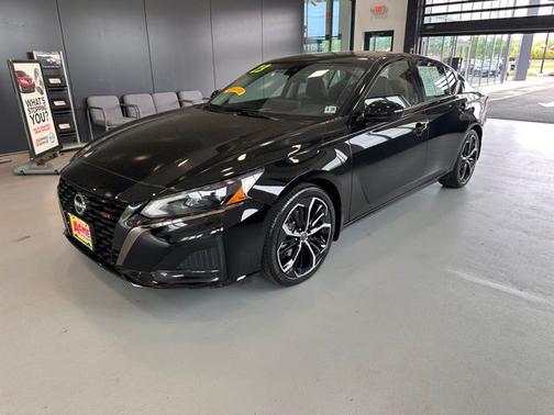 Super Black Clearcoat 2023 Nissan Altima 2.5 SR