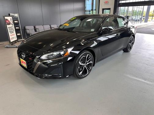 Super Black Clearcoat 2023 Nissan Altima 2.5 SR