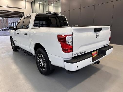 2024 Nissan Titan SV