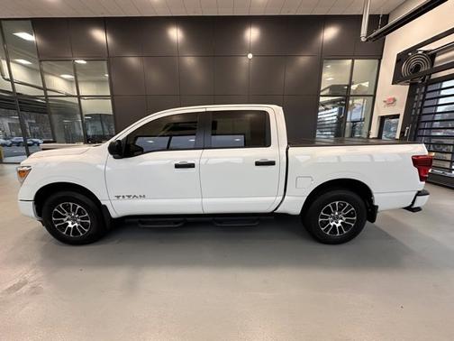 2024 Nissan Titan SV