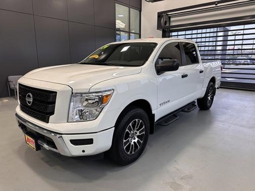 2024 Nissan Titan SV