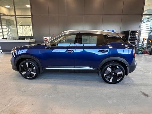 Deep Blue Pearl/Gun Metallic 2025 Nissan Kicks SR