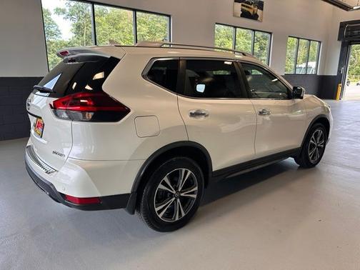 Pearl White Tricoat 2019 Nissan Rogue SV